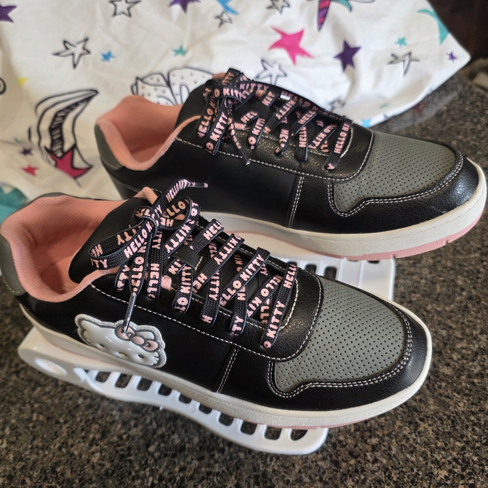 Hello KITTY By Sanrio Women's Black Casual Court Sneakers